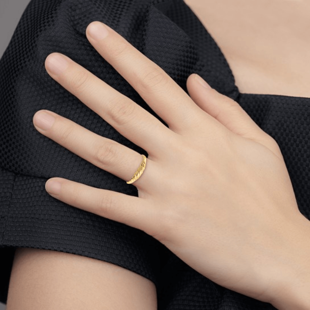 Bague dôme strié en or 10 carats pour femme