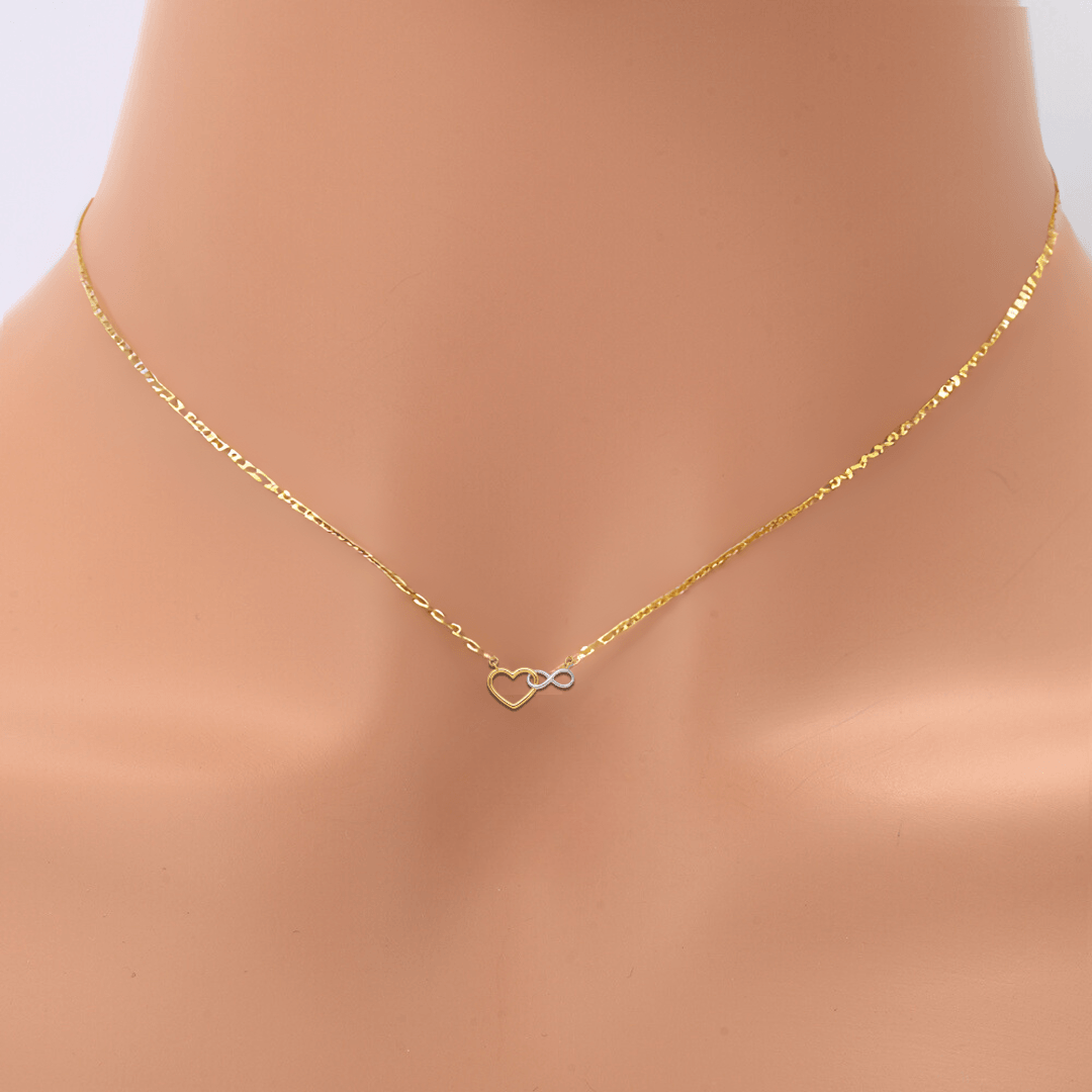 Collar con colgante de corazón infinito en oro de 10 quilates