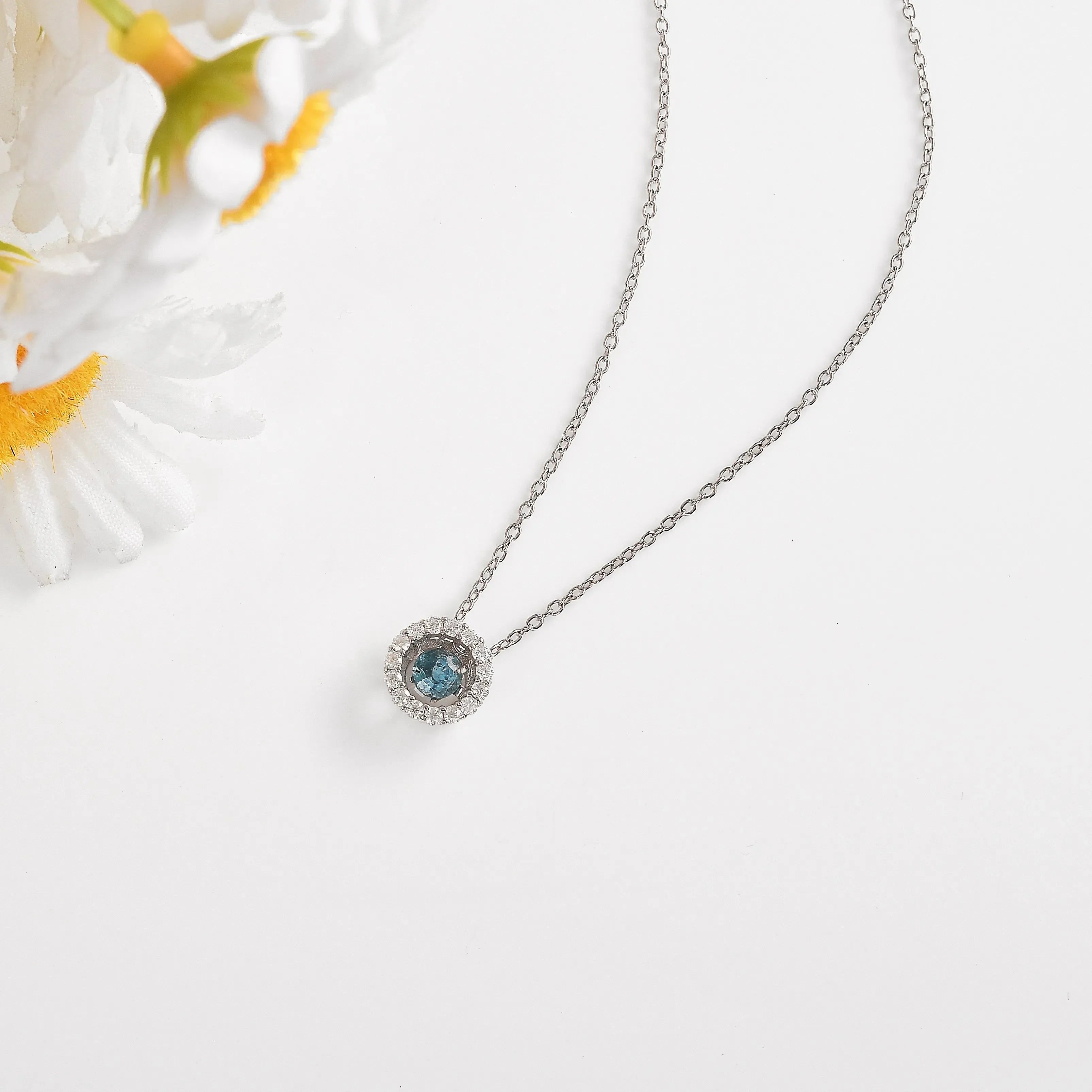 Collar de piedra danzante con topacio azul natural