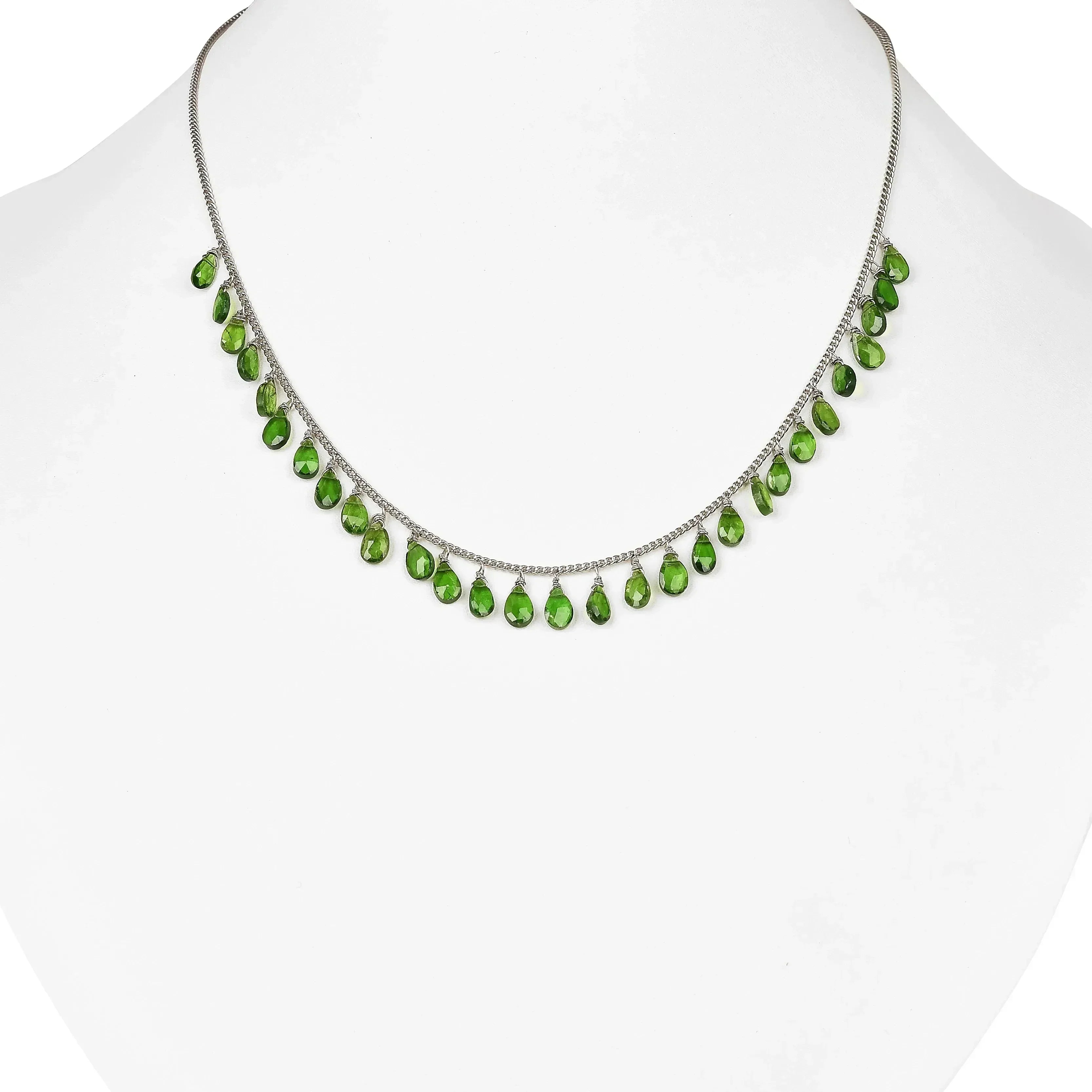Collar de capas de diópsido cromado