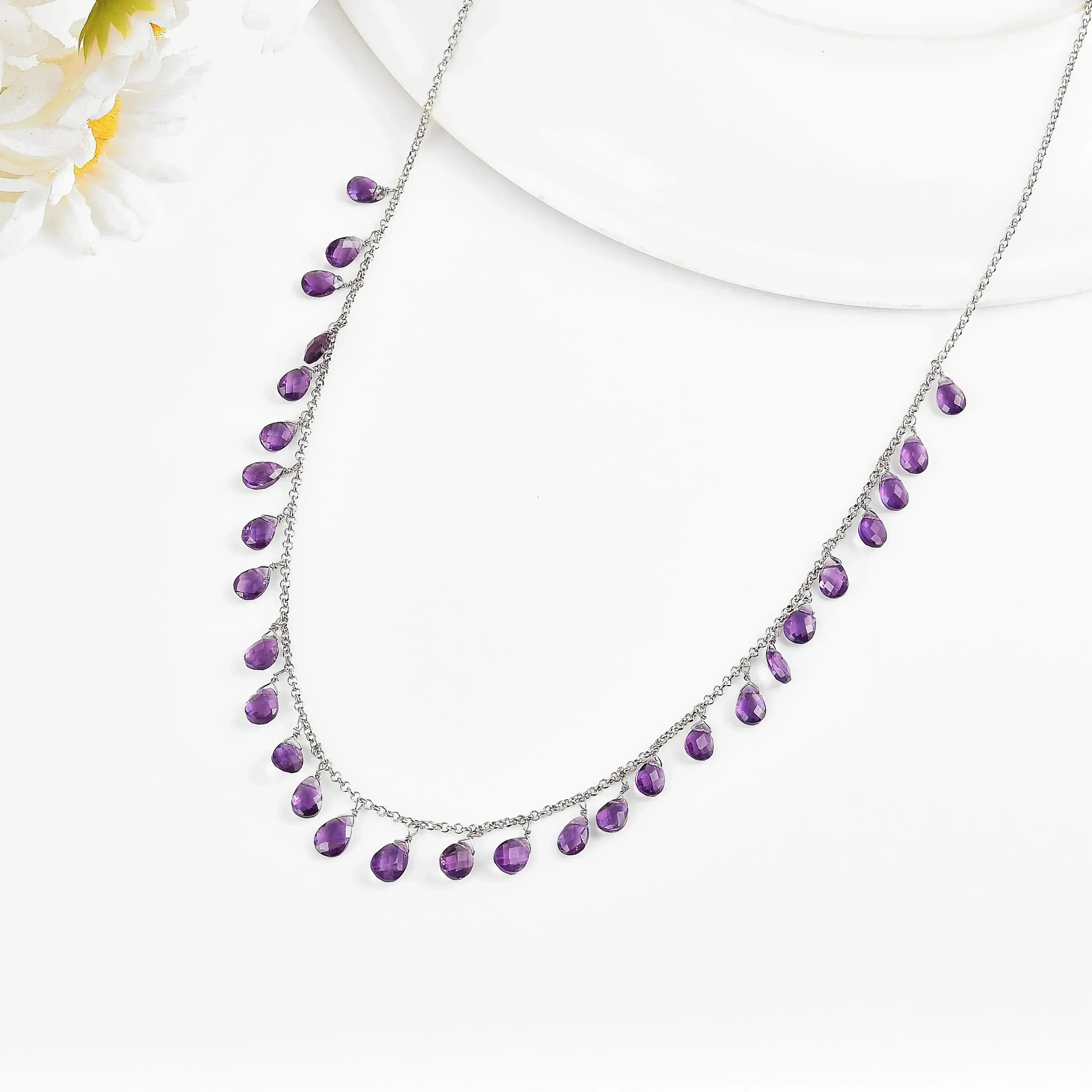 Delicado collar con capas de amatista