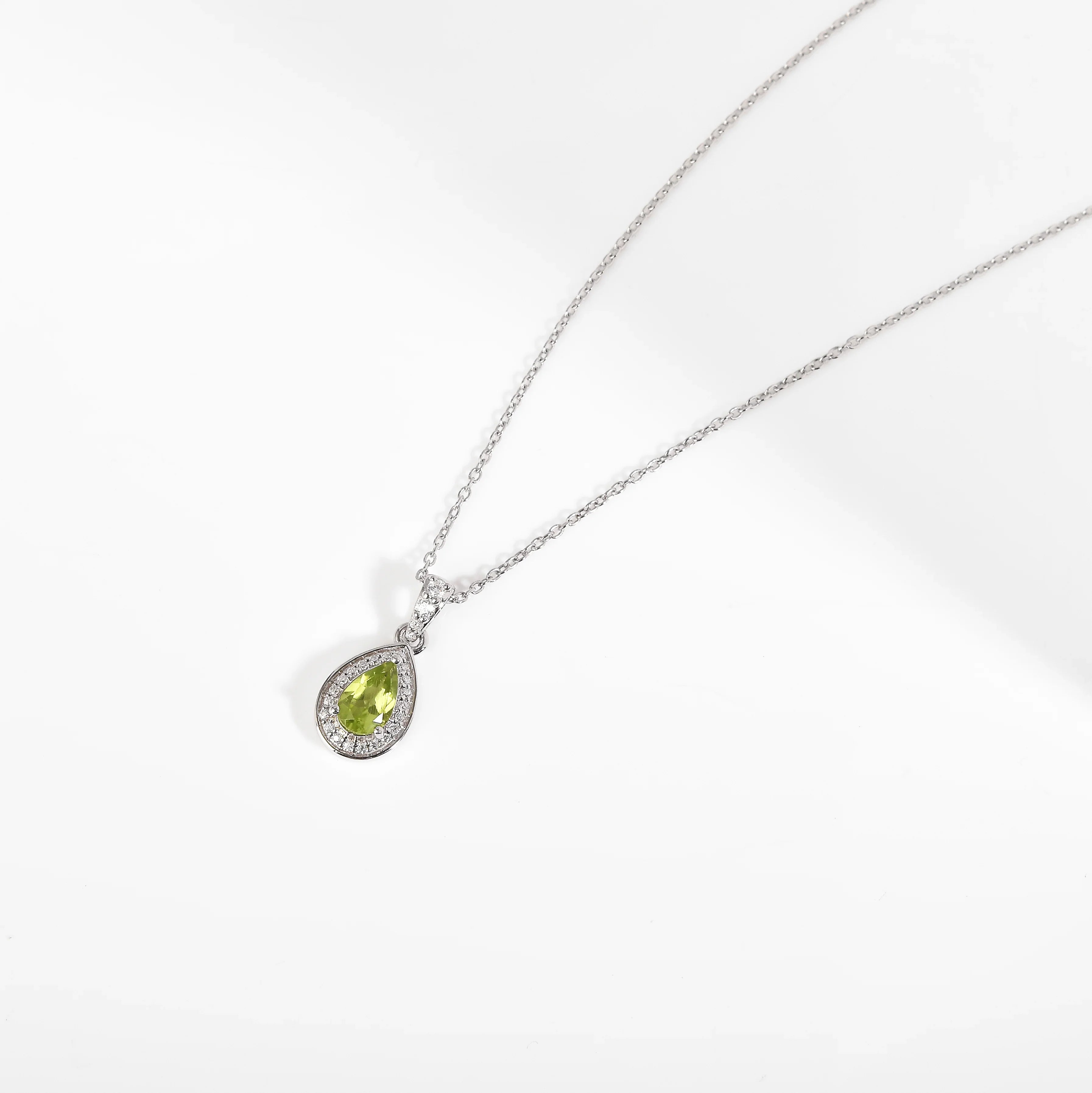 Collar con colgante de peridoto natural en forma de lágrima y halo