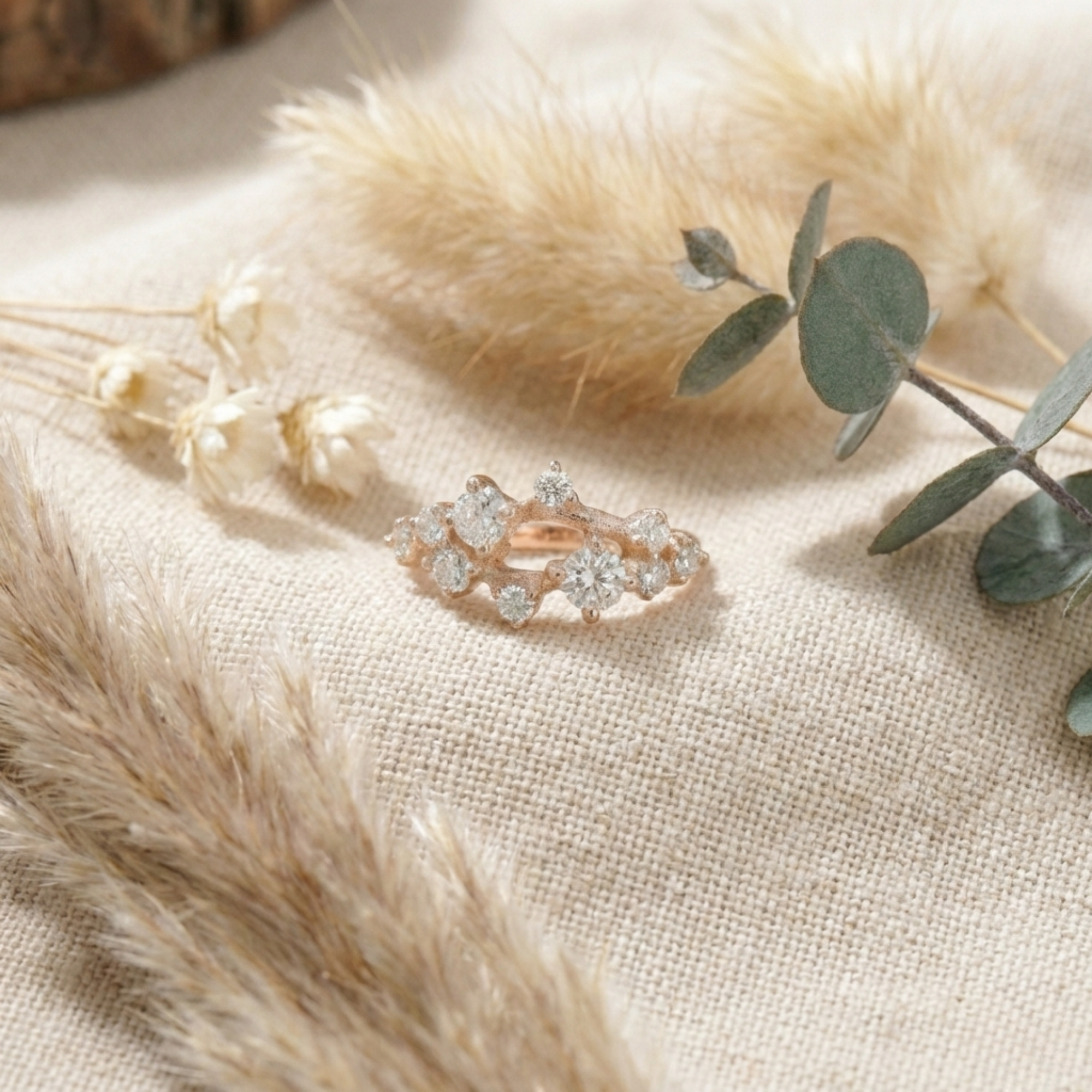 Anillo de racimo de zafiro blanco