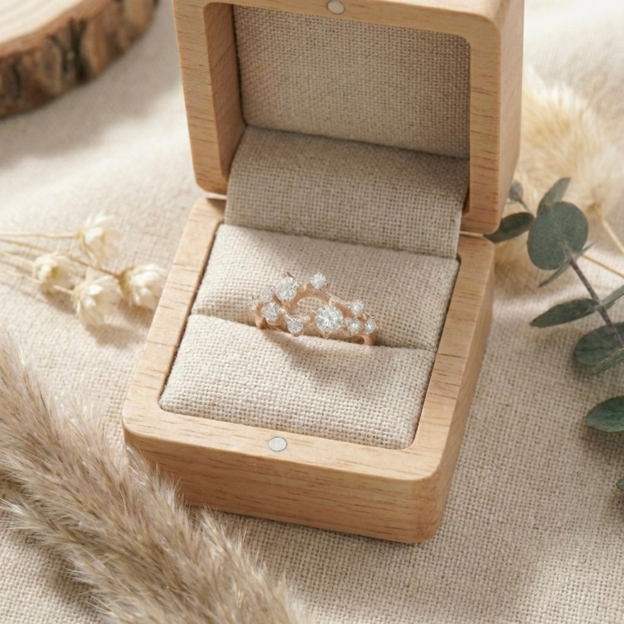 Anillo de racimo de zafiro blanco