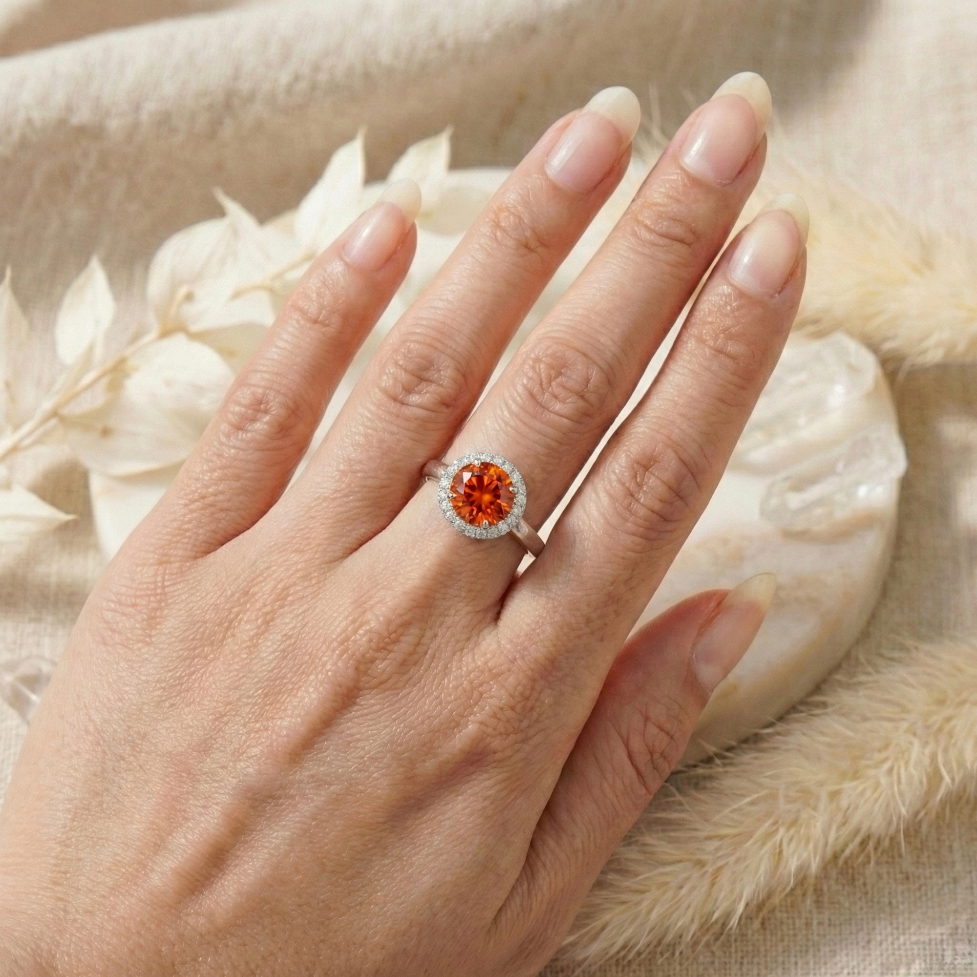 Anillo de halo redondo de zafiro color melocotón