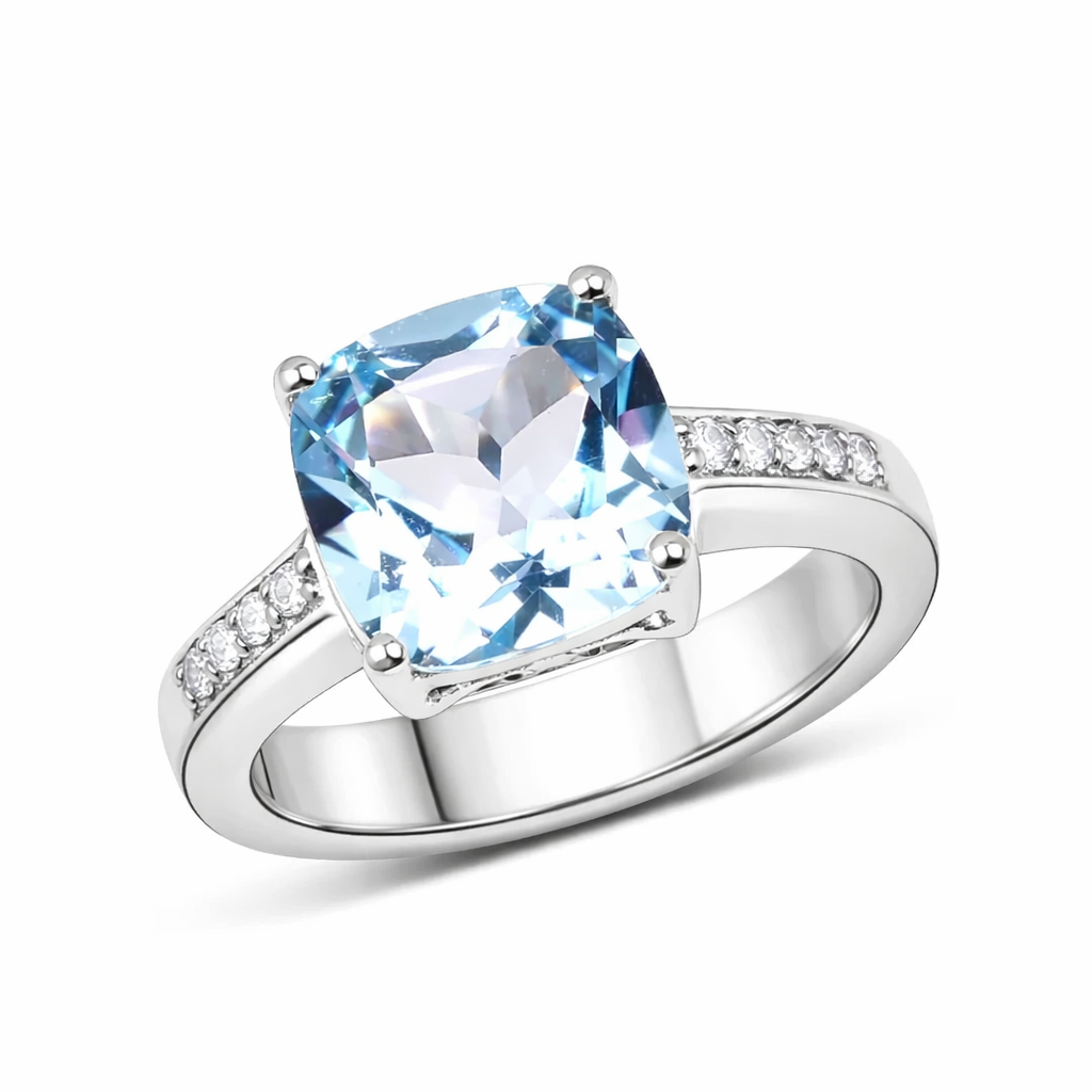 Anillo solitario de topacio azul en plata de ley con detalles de topacio blanco