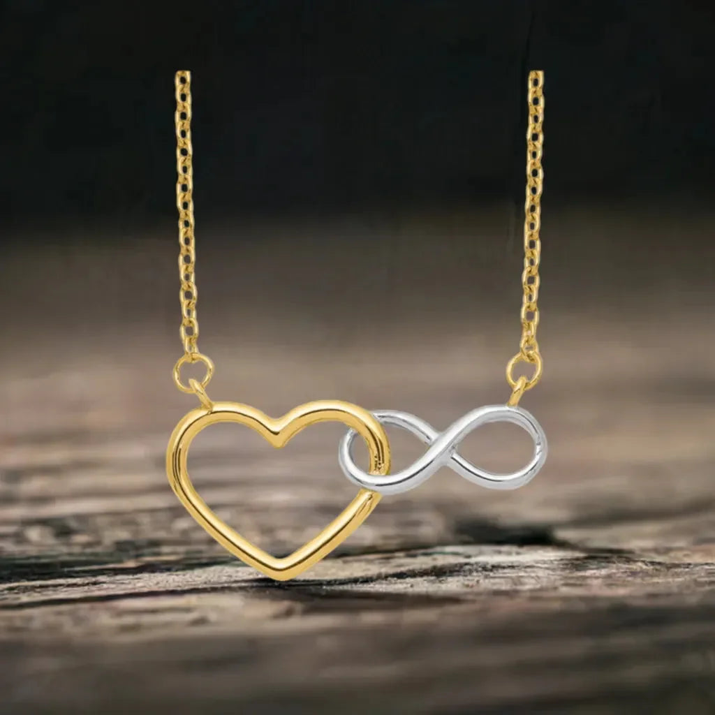 Collar con colgante de corazón infinito en oro de 10 quilates