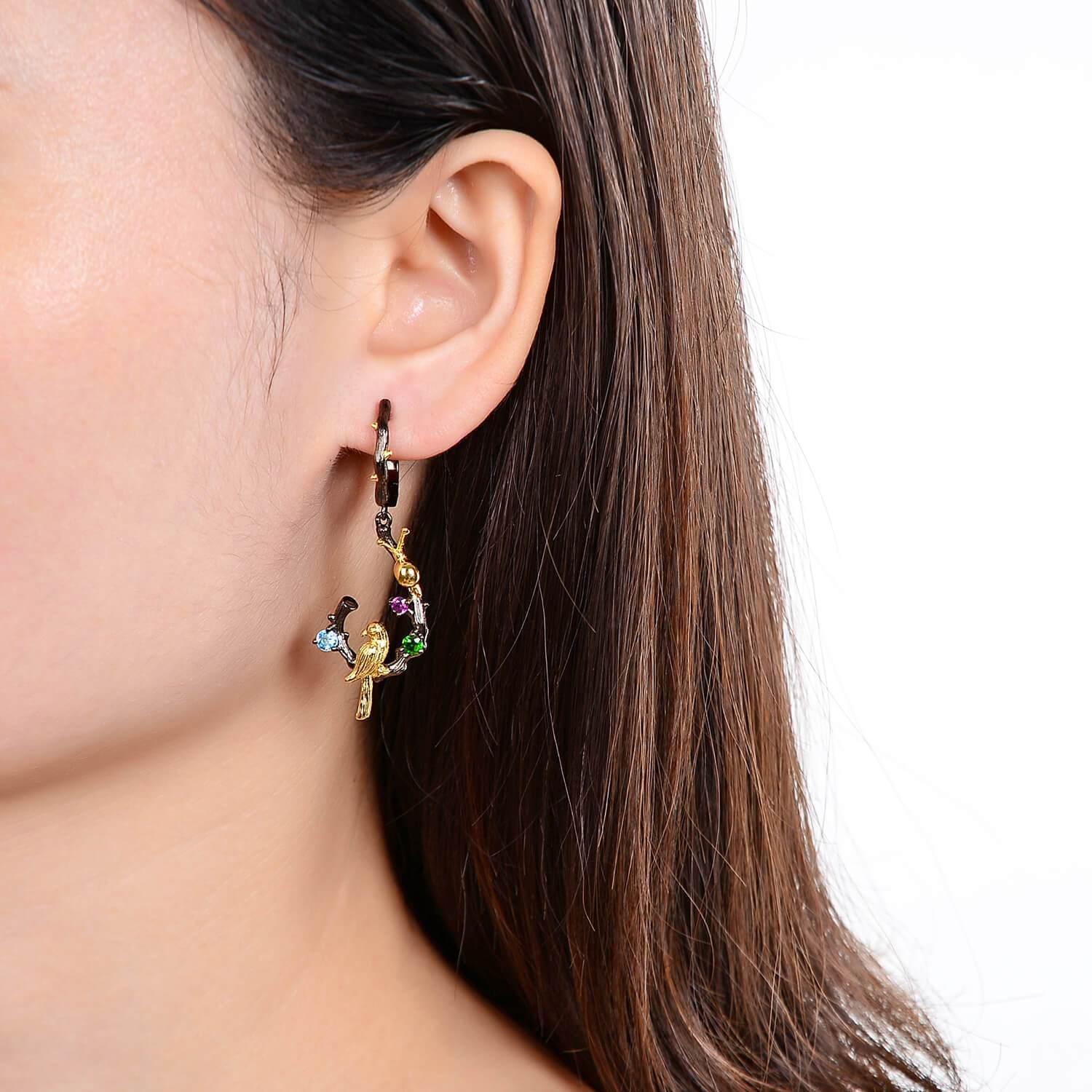 Exotic Nature Inspired Gold Plated Robin Earrings.
$ 50 - 100, Blue Topaz, Garnet, Red, Green, Blue, Round, 925 Sterling Silver, 925 Sterling Silver Ð Gold Plated Yellow, Dangle