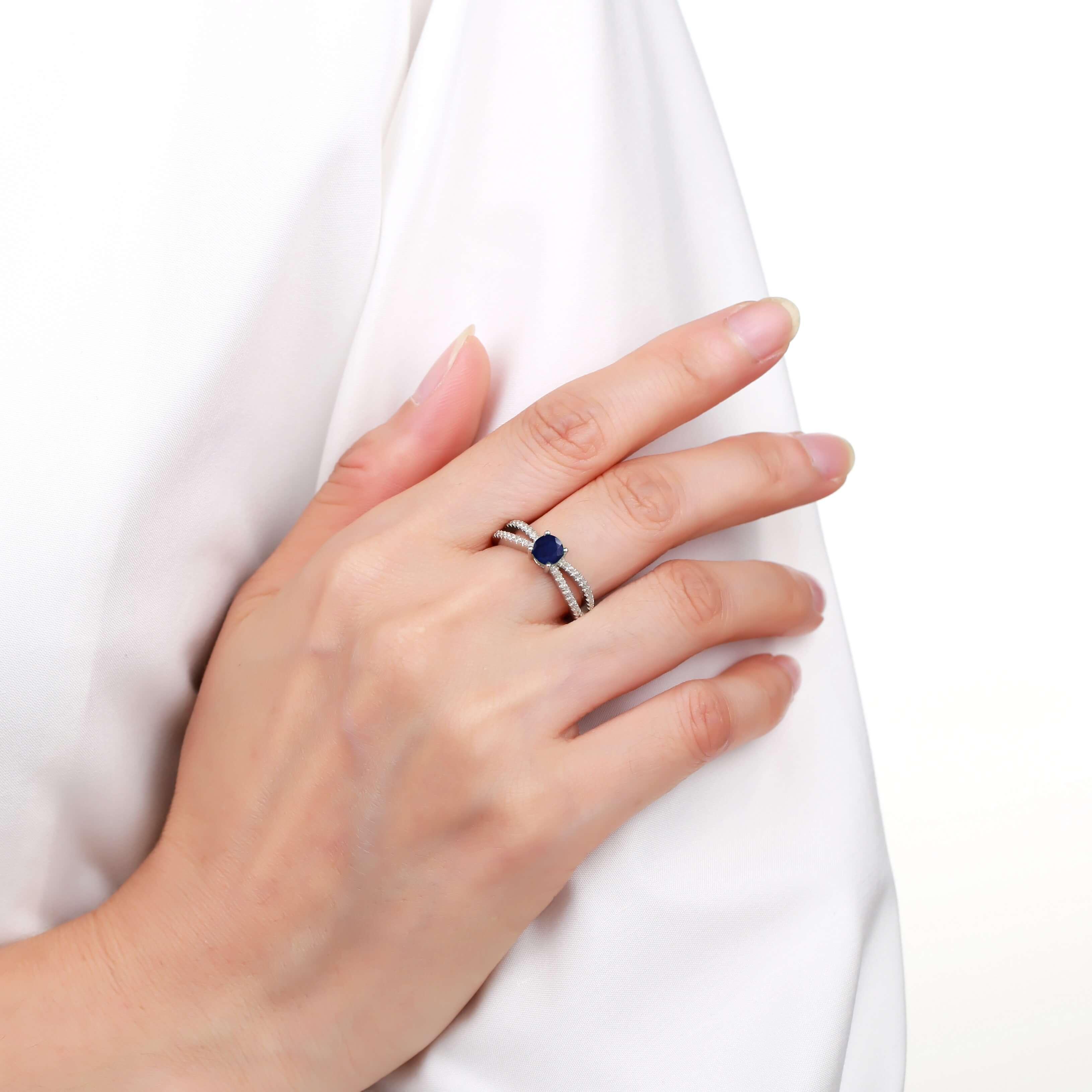 Stylish Round cut Genuine Blue Sapphire Ring with White Sapphire