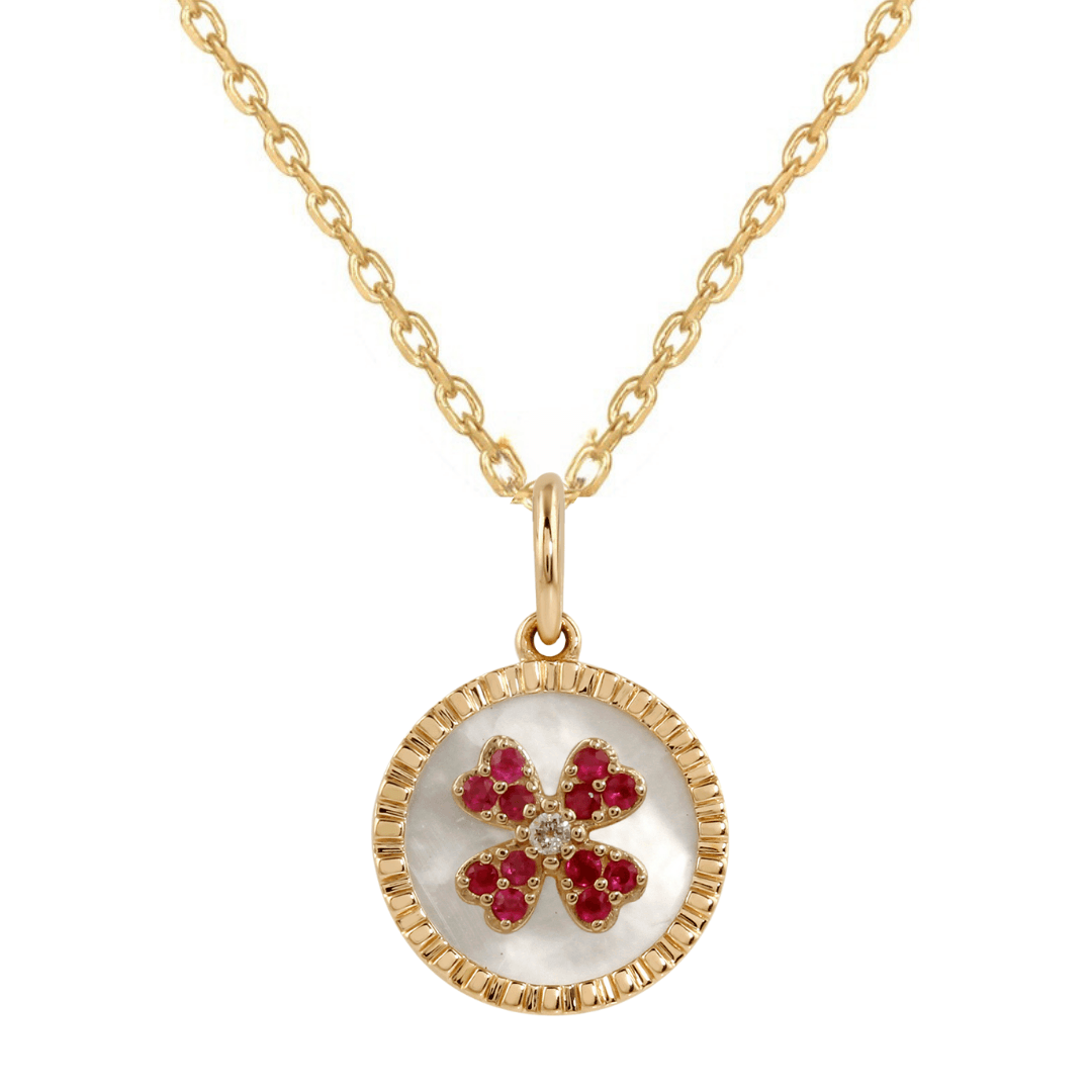 Collier avec pendentif en nacre et rubis en forme de trèfle