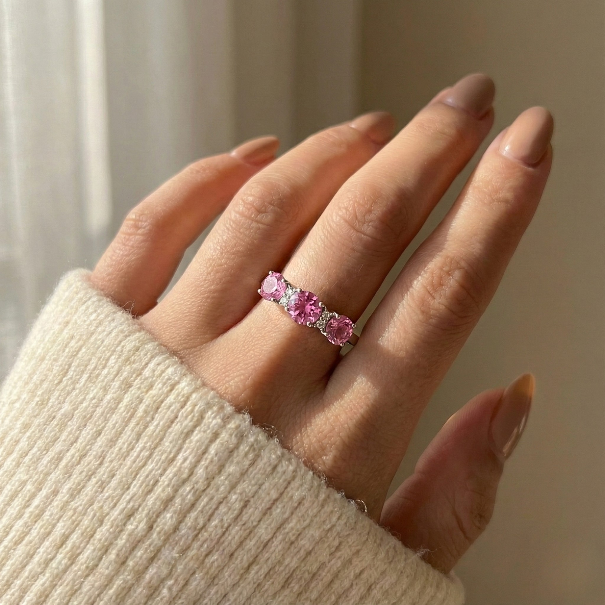 Bague à trois pierres avec saphir rose