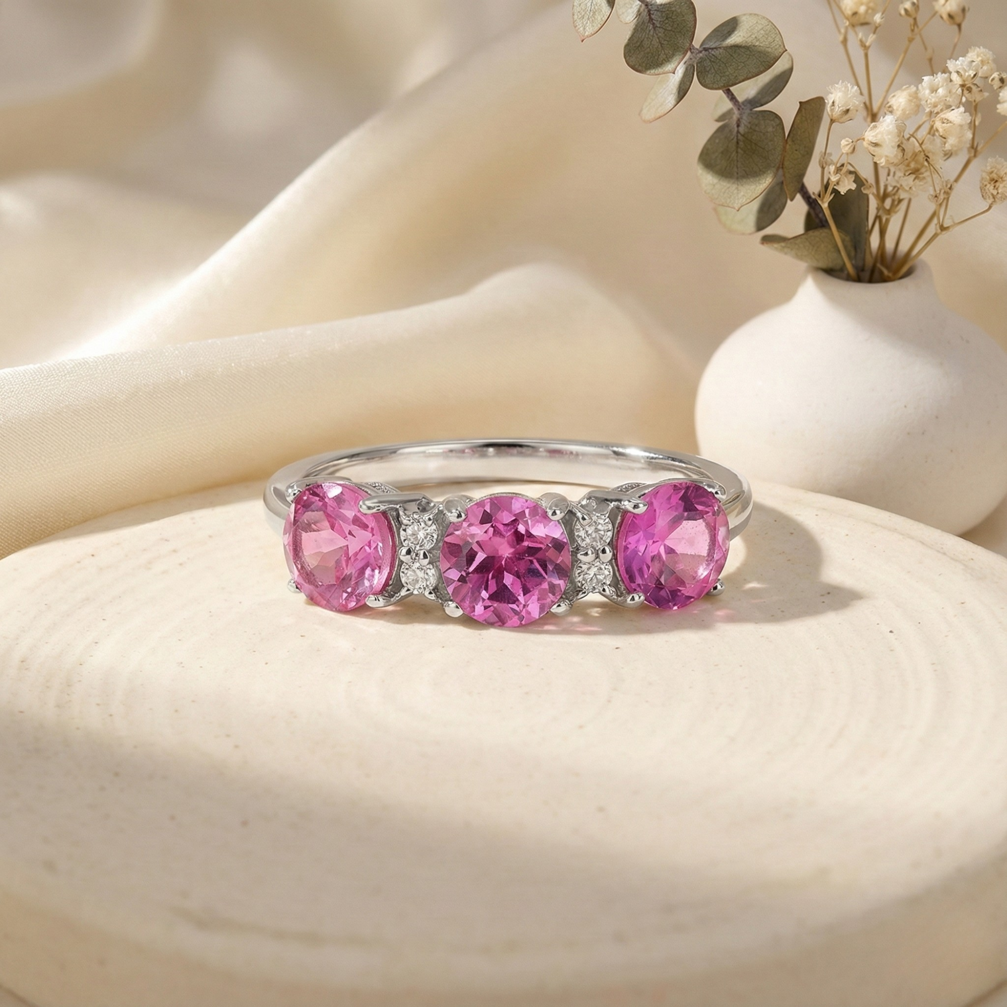 Bague à trois pierres avec saphir rose