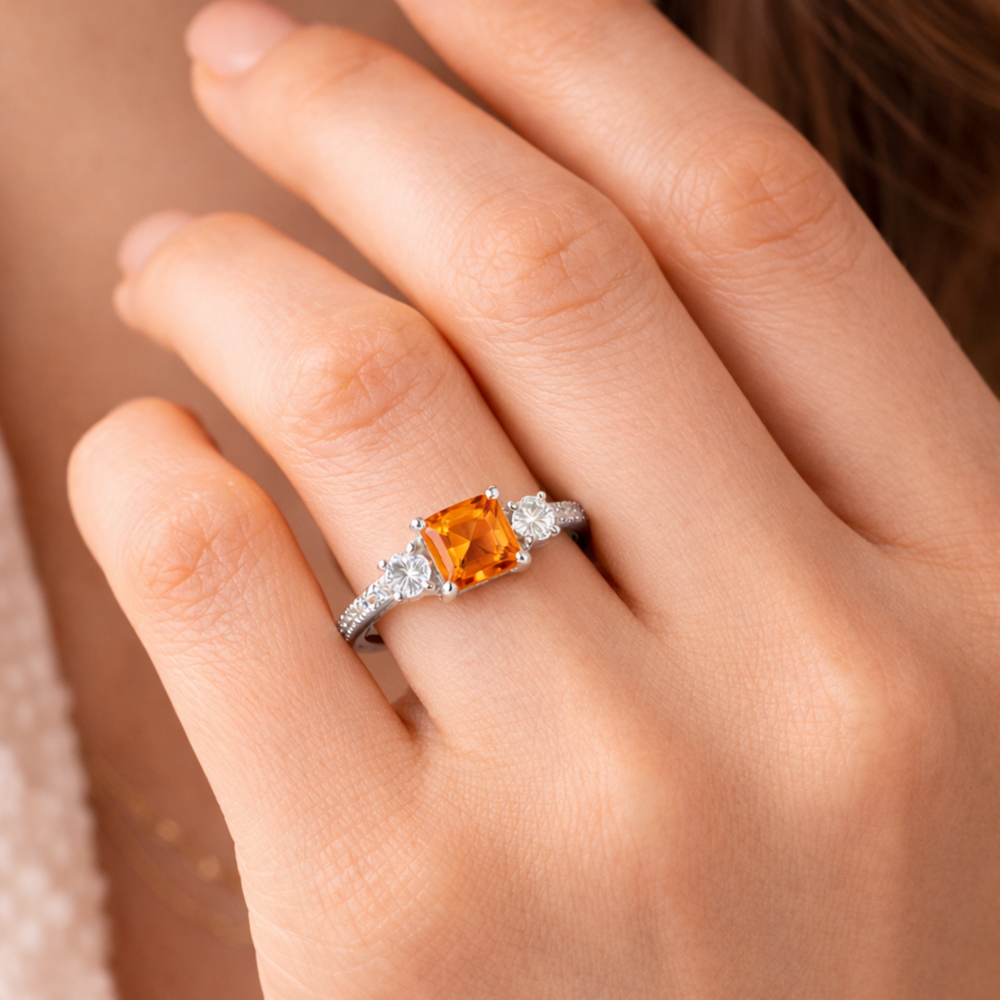 Bague à trois pierres en saphir pêche