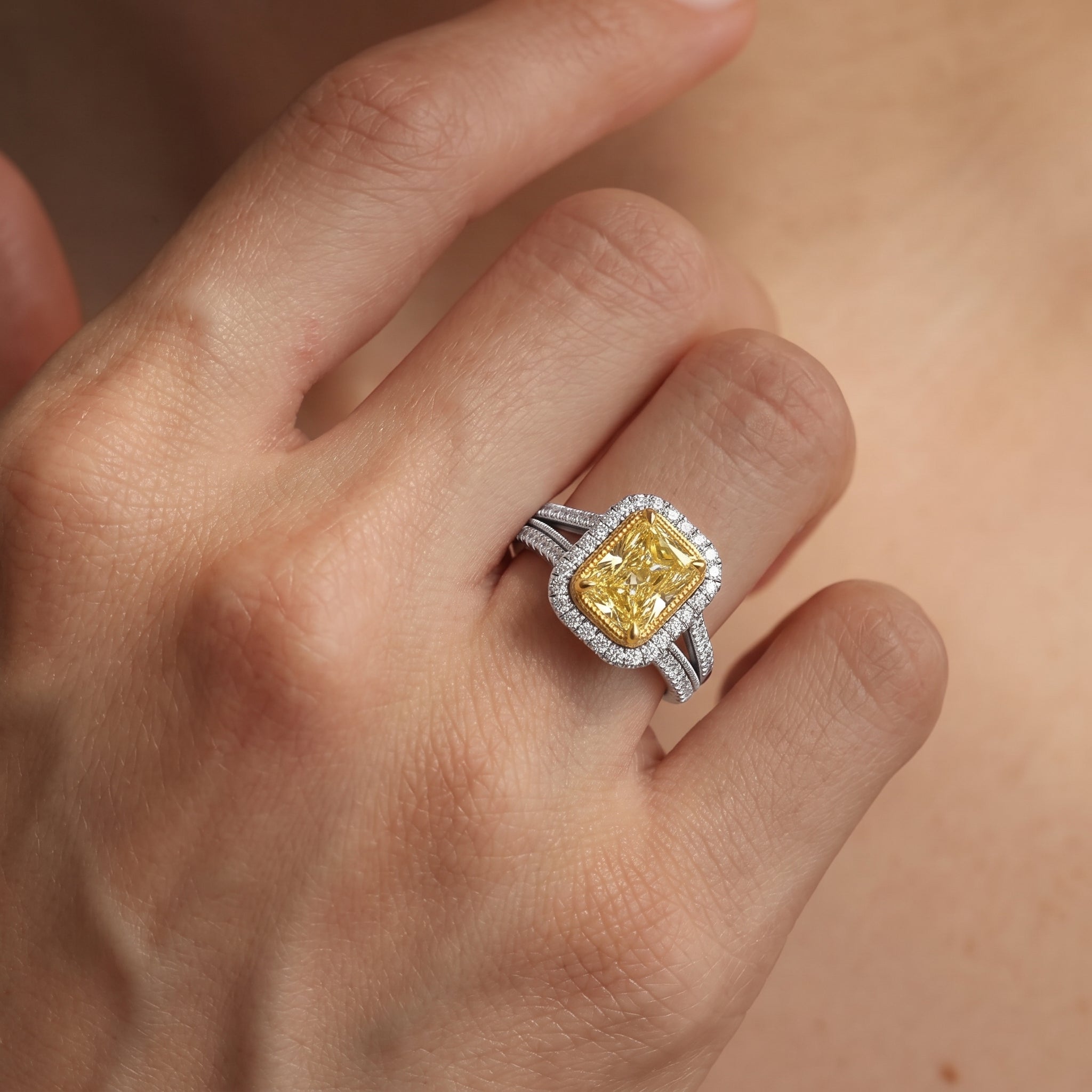 2.5Cttw Radiant Shaped Fancy Yellow Lab Grown Diamond (F/VS) Split Shank Halo Engagement Ring 14K Gold